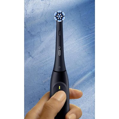 IO 2 SERIES ČERNÁ ZUBNÍ KARTÁČEK ORAL B