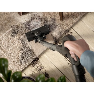 EB81U1DB SÁČKOVÝ VYSAVAČ ELECTROLUX