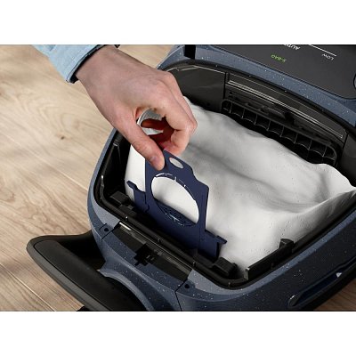 EB81U1DB SÁČKOVÝ VYSAVAČ ELECTROLUX