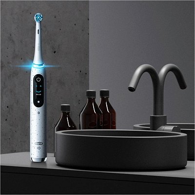 IO SERIES 10 BÍLÁ ZUBNÍ KARTÁČEK Oral-B