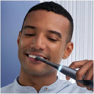 IO7 SERIES BLACK ONYX KARTÁČEK ORAL-B