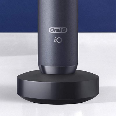 IO8 SERIES BLACK ONYX KARTÁČEK ORAL-B