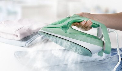 Napařovací žehlička SensiGlide - keramická - DOMO DO7059S