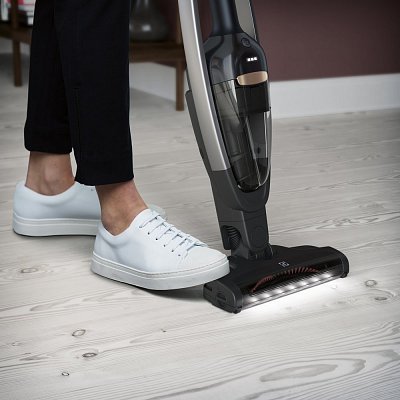 PQ91-40GG TYČOVÝ VYSAVAČ ELECTROLUX