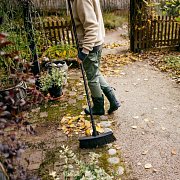 Solid univerzální koště M FISKARS