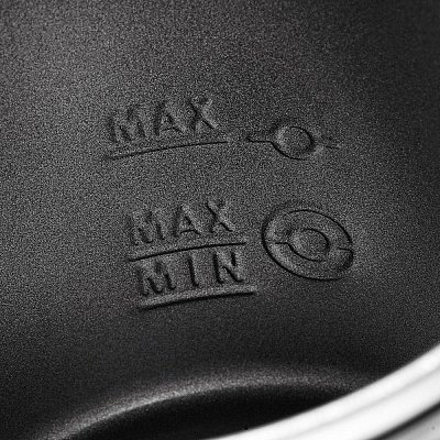 AK-8022 PĚNIČ MLÉKA ČERNÝ LESKLÝ HUSLOG