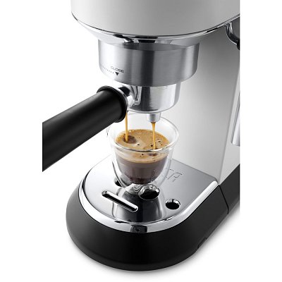 EC685.W ESPRESSO PÁKOVÉ DE'LONGHI