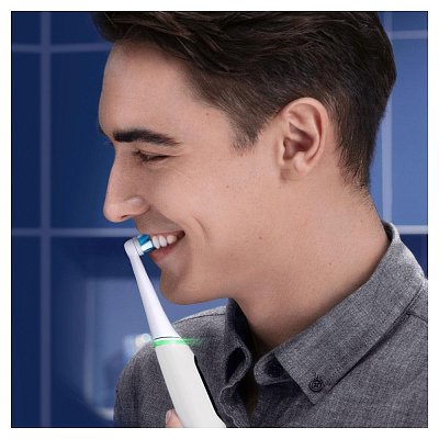 IO 6 SERIES BÍLÁ ZUBNÍ KARTÁČEK ORAL B