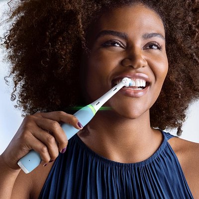 IO SERIES 3 ICE BLUE KARTÁČEK ORAL-B