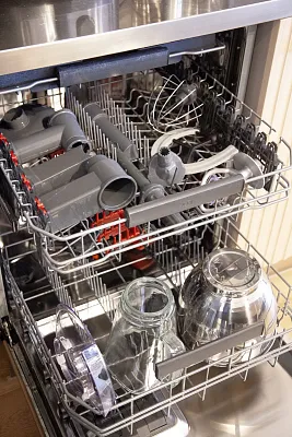 Kuchyňský robot „Delicioso“ s příslušenstvím DOMO DO9293KR