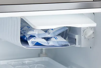 Mini lednice s mrazící přihrádkou - D - černá - DOMO DO91105