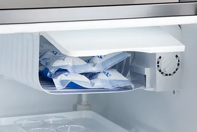 Mini lednice s mrazící přihrádkou - E - černá - DOMO DO91103