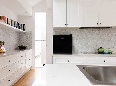 Mini lednice s mrazící přihrádkou - E - černá - DOMO DO91103