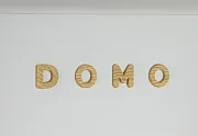 Retro mrazák - bílý s dekorací dřeva - DOMO DO91711R
