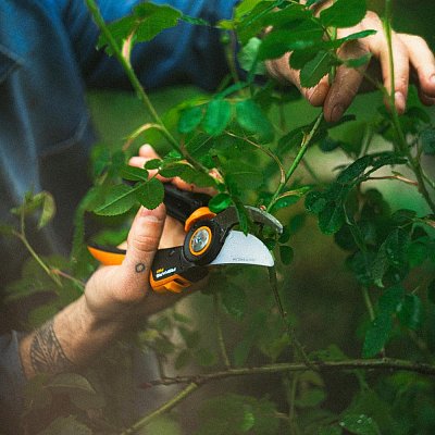 Zahradní nůžky, dvoučepelP961 FISKARS